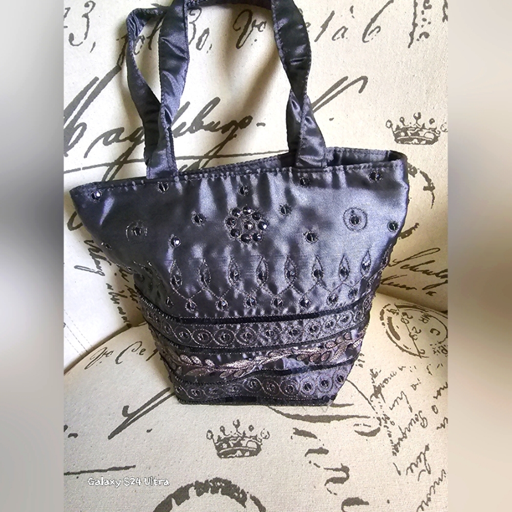 New York & Company Embroidered and Beaded design small handbag EUC